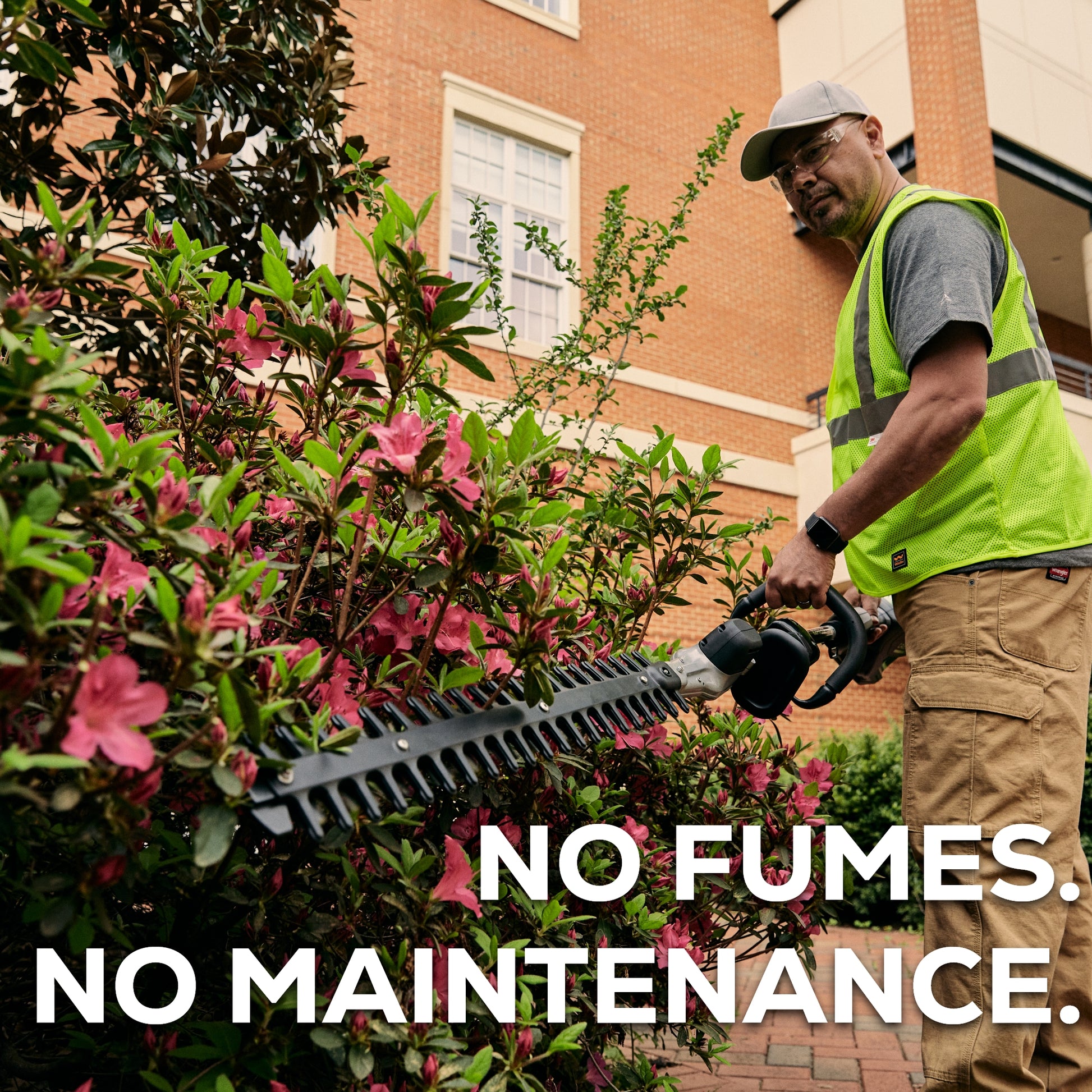 Greenworks 82V Short Pole Hedge Trimmer w/ 2.5 Ah Battery & Dual Port Charger Greenworks 82V Short Pole Hedge Trimmer w/ 2.5 Ah Battery & Dual Port Charger